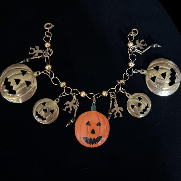 Antiqued Bronze Tone Halloween Bracelet w/Jack-O-Lanterns - Picture 6 of 6